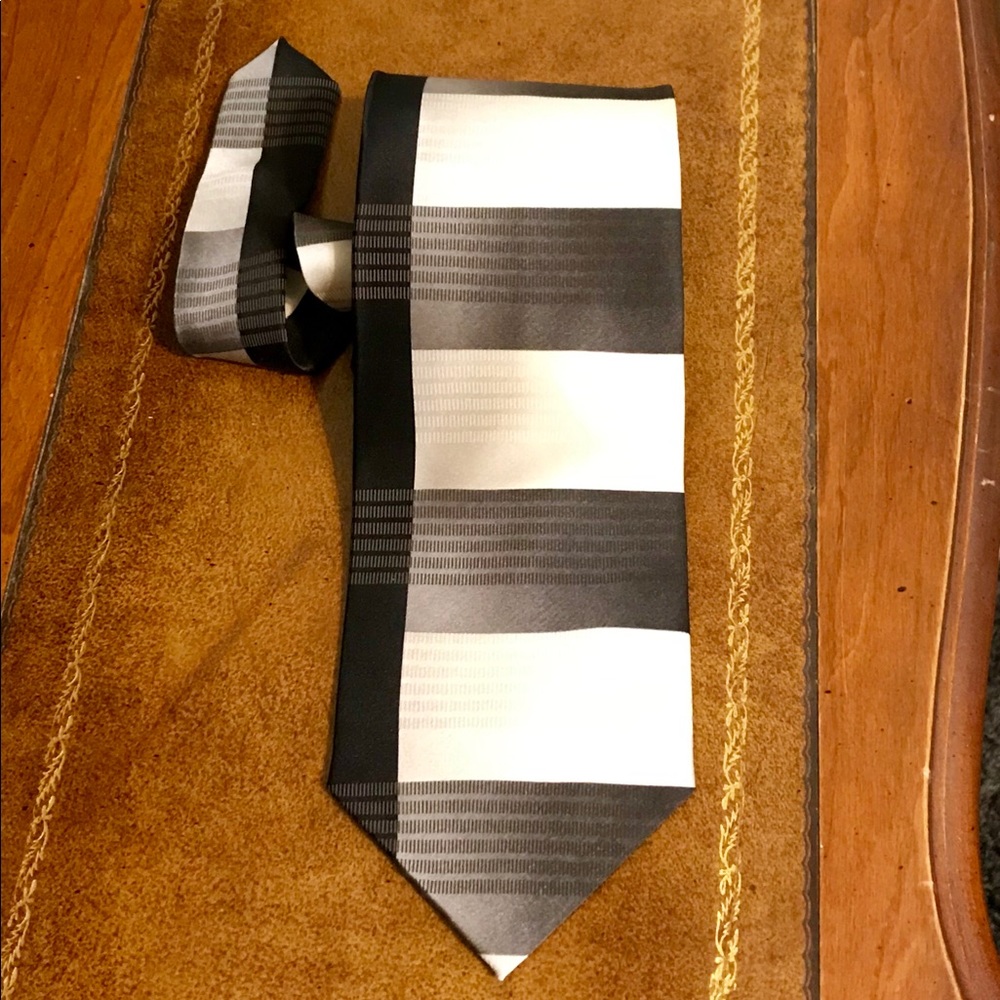 Colours by AlexanderJulian B&W silk tie